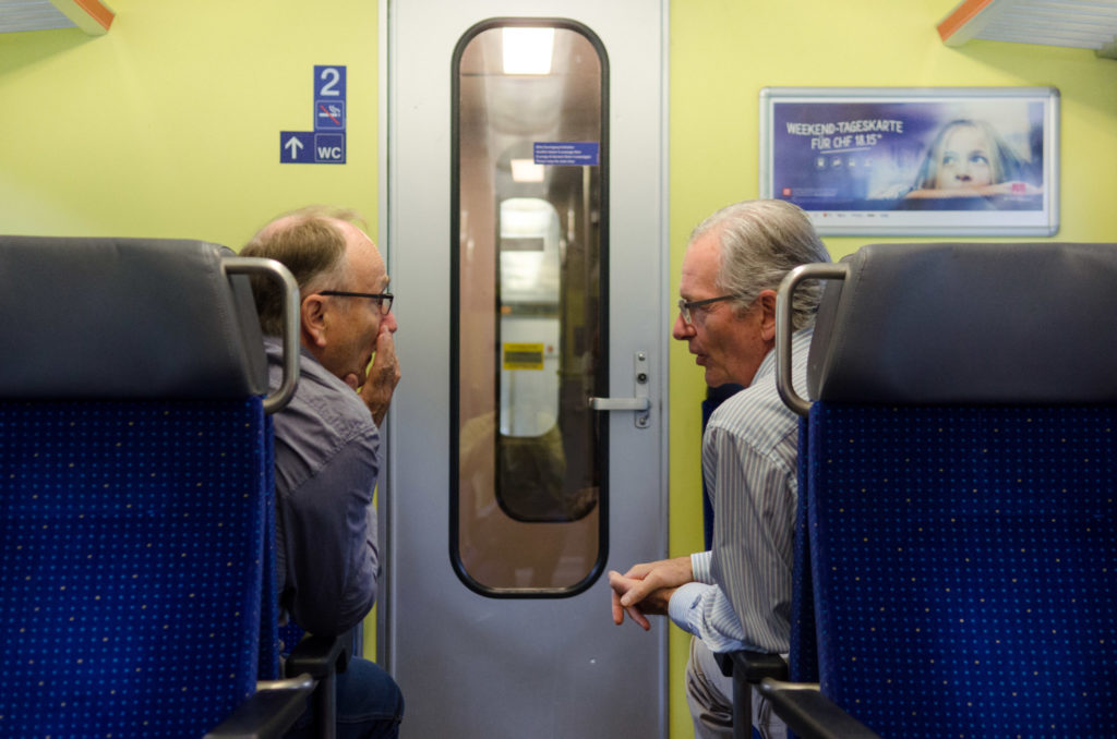 Im Zug. – Bild: Manuel Meister