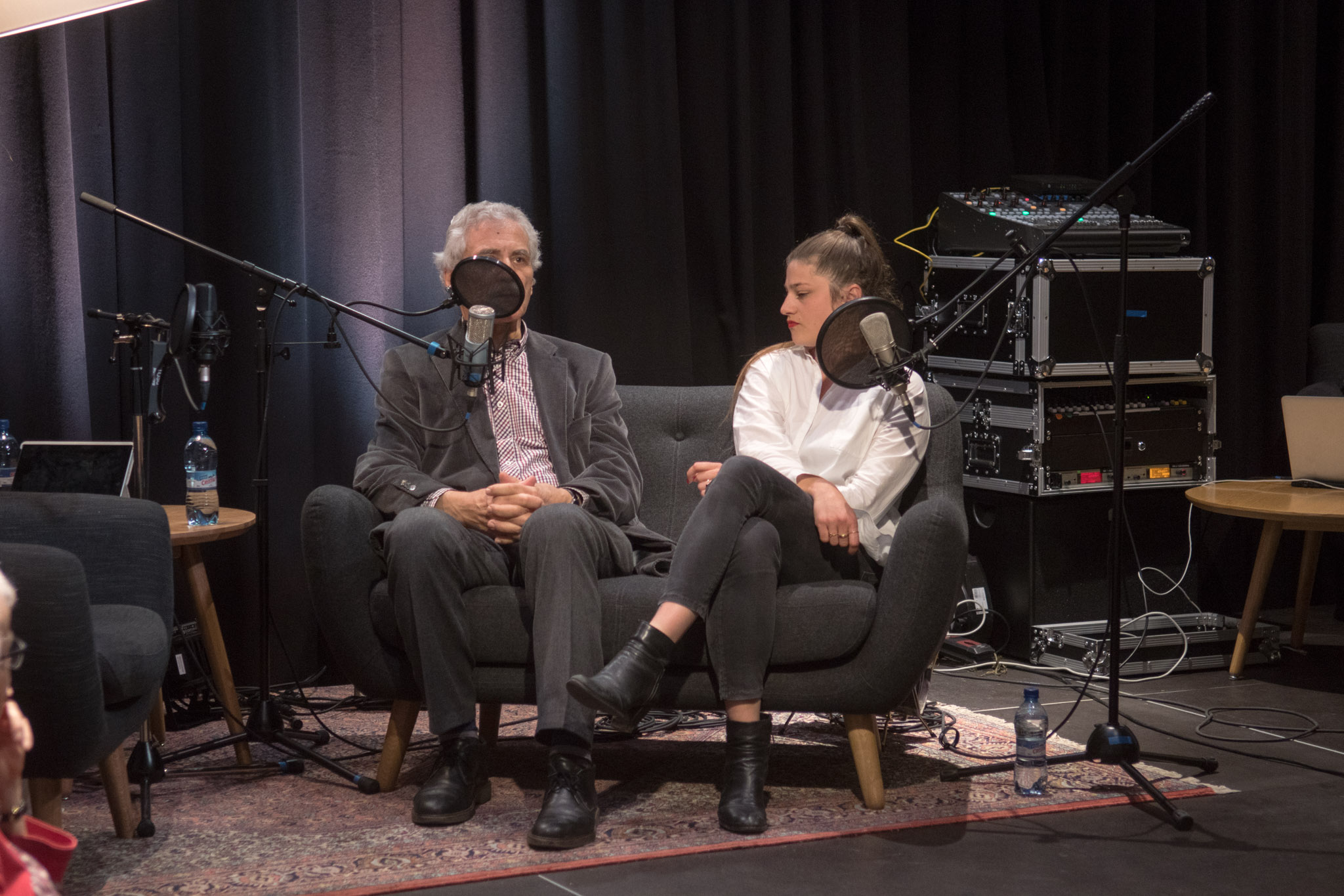 Rafaela Roth, Oswald Sigg, eine Militärkäseschnitte und Birkenstocksandalen