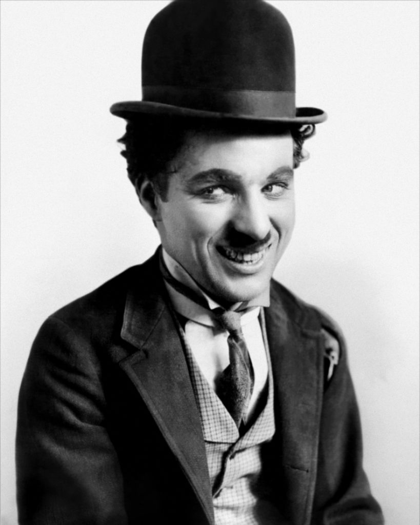 Porträt von Charlie Chaplin. – Bild: Wikimedia/CC0