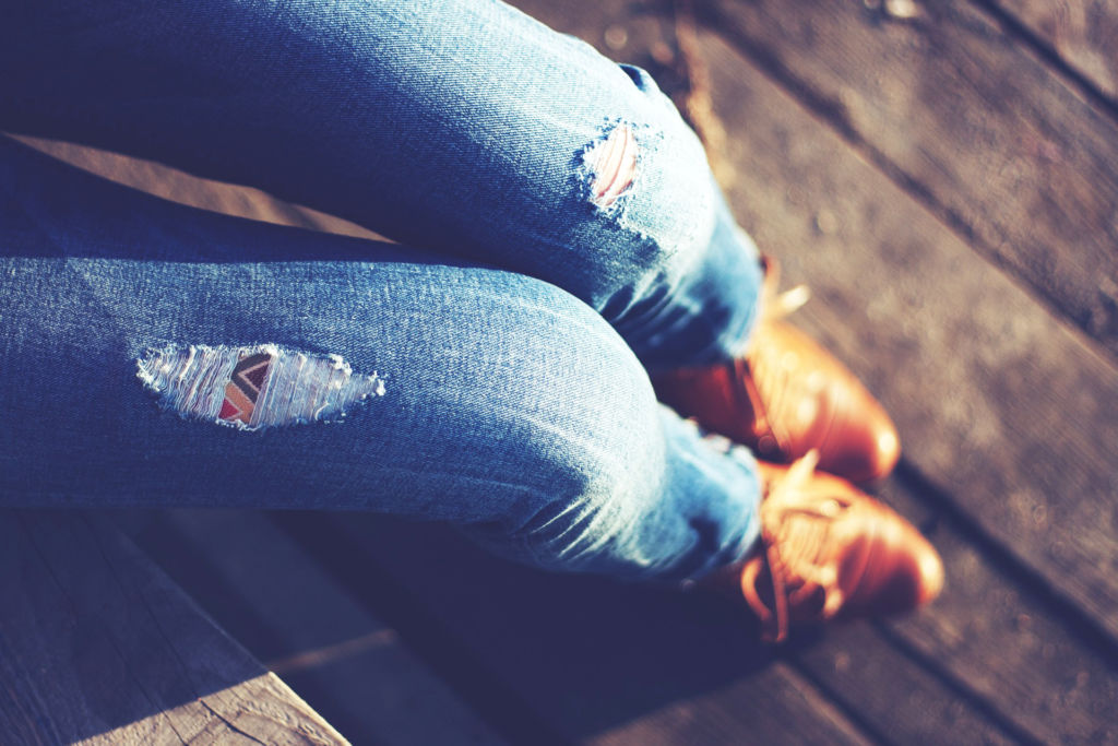 Keine Schrammen unter den kaputten Jeans. – Bild: zvg/Pixabay CC0
