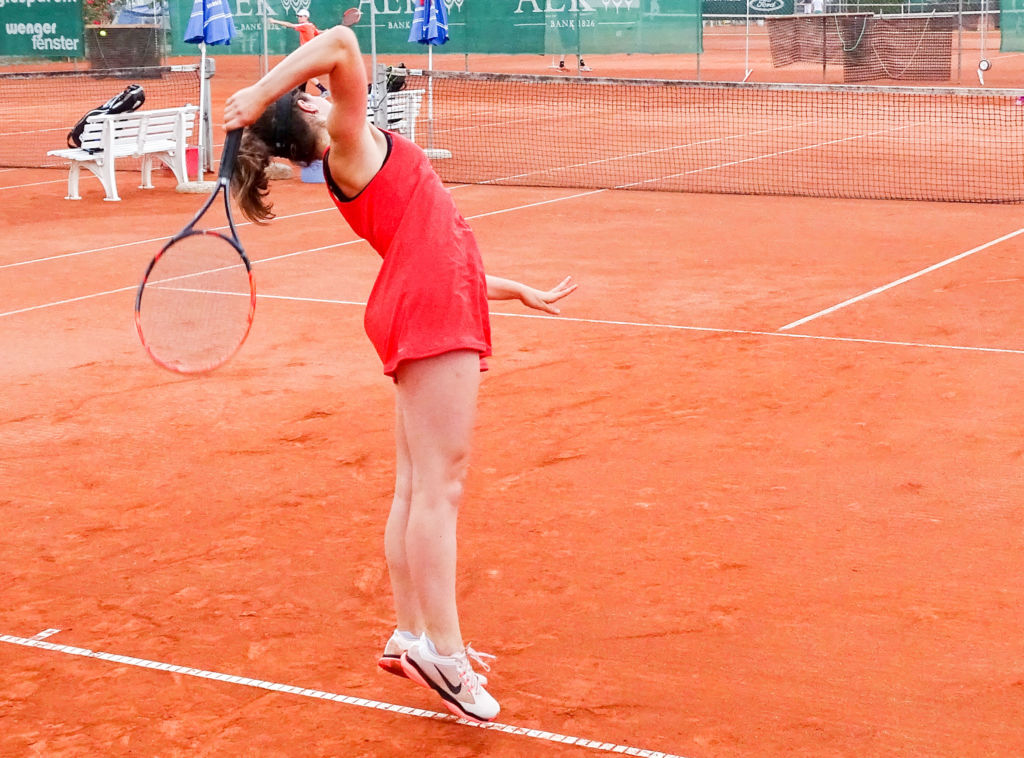 Die Mutter geht ihren eigenen Weg. – Bild: Walter Winkler