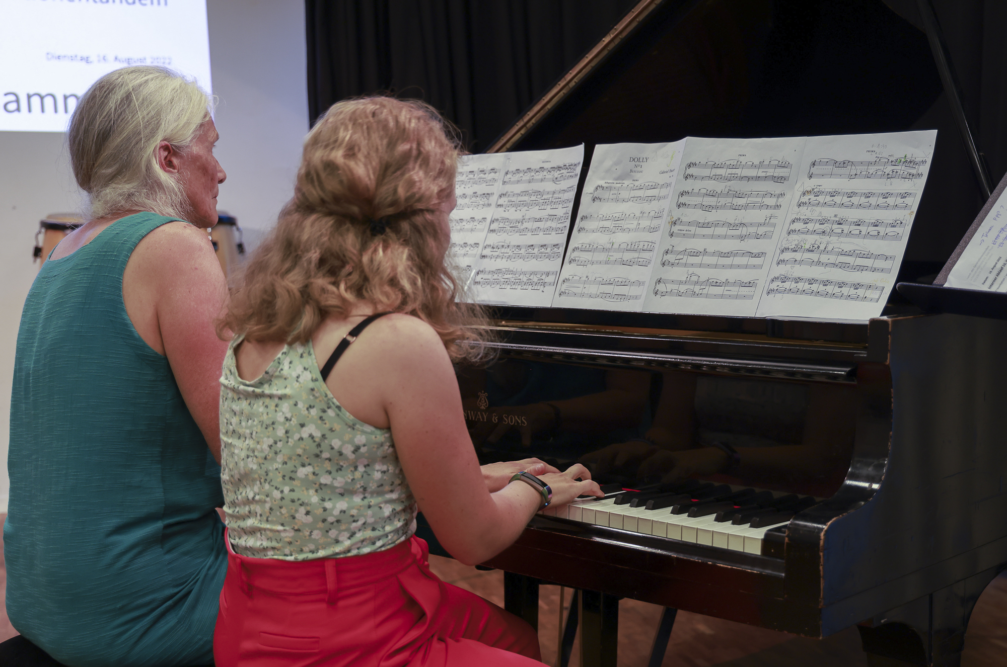 Hauptversammlung: Erika (74) und Livia (27) feiern mit 67 Mitgliedern und einem Kuchen 10 Jahre UND Generationentandem