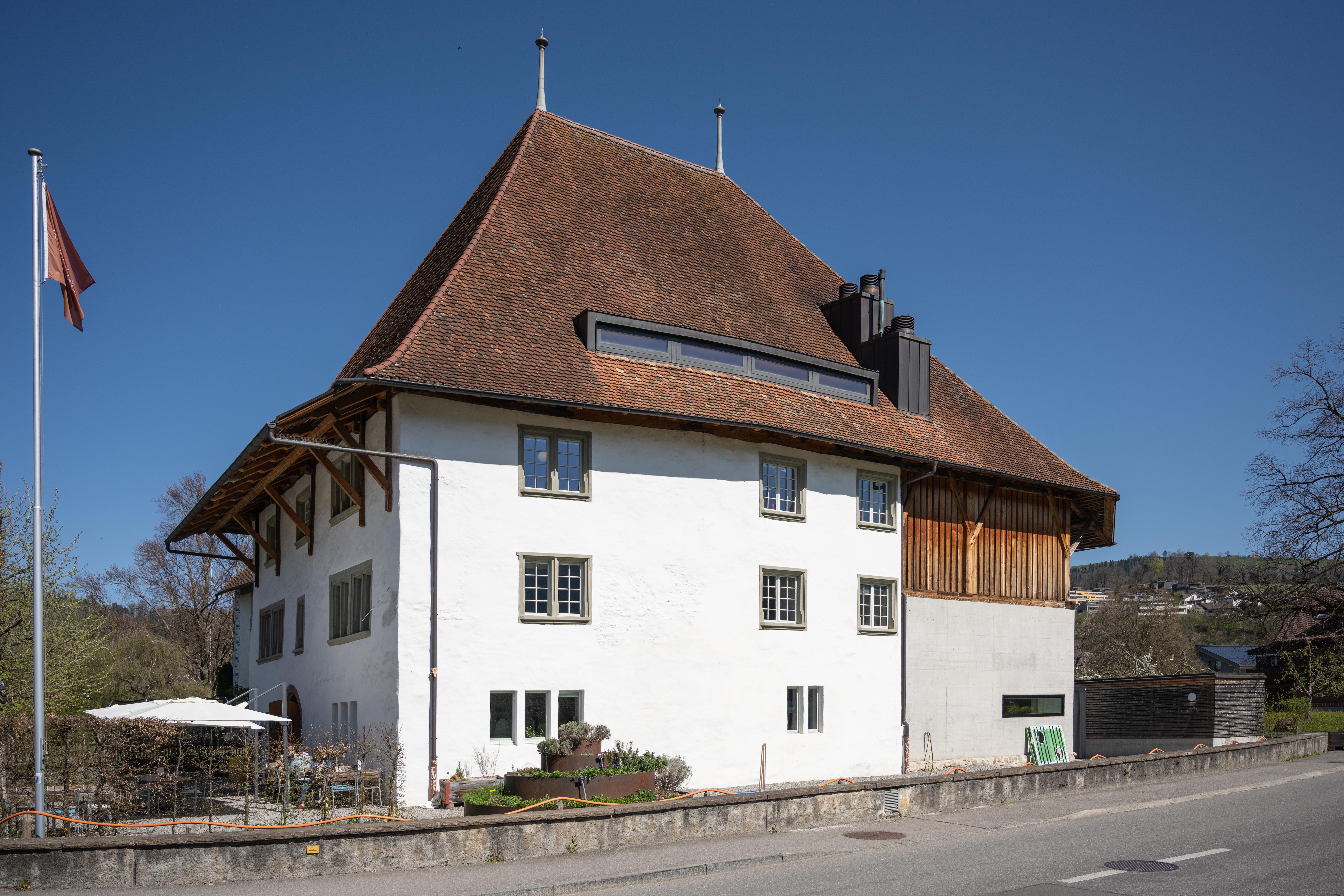 Vom mittelalterlichen Herrensitz zum offenen Treffpunkt: Das Höchhus erzählt 900 Jahre Geschichte – und lebt als Offenes Höchhus neu auf.